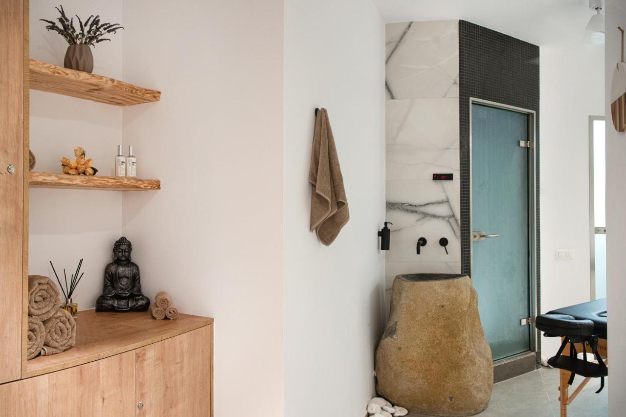 Altera Pars Suites Mesaria Exteriör bild