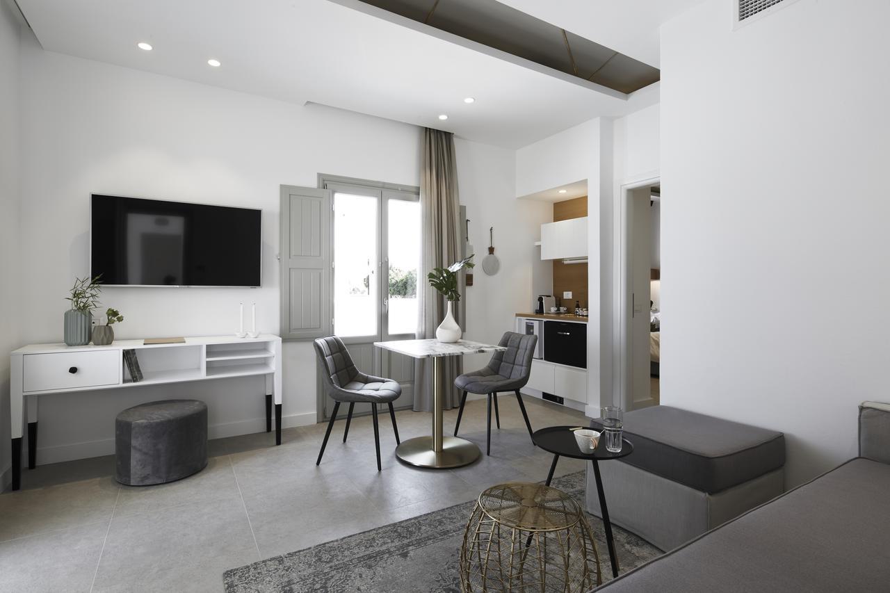 Altera Pars Suites Mesaria Exteriör bild
