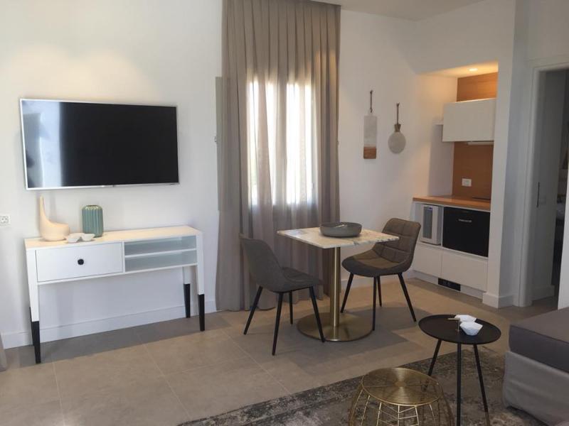 Altera Pars Suites Mesaria Exteriör bild